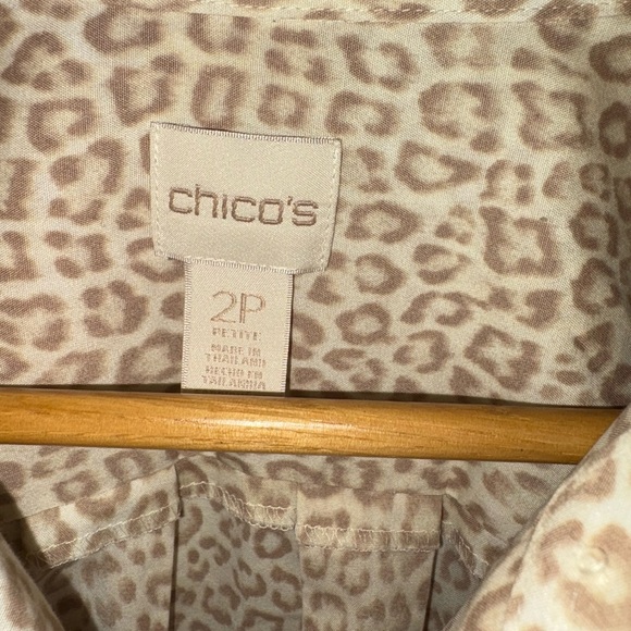 Leopard Print Button Down Shirt Chicos 2P wrinkle free - Picture 3 of 5